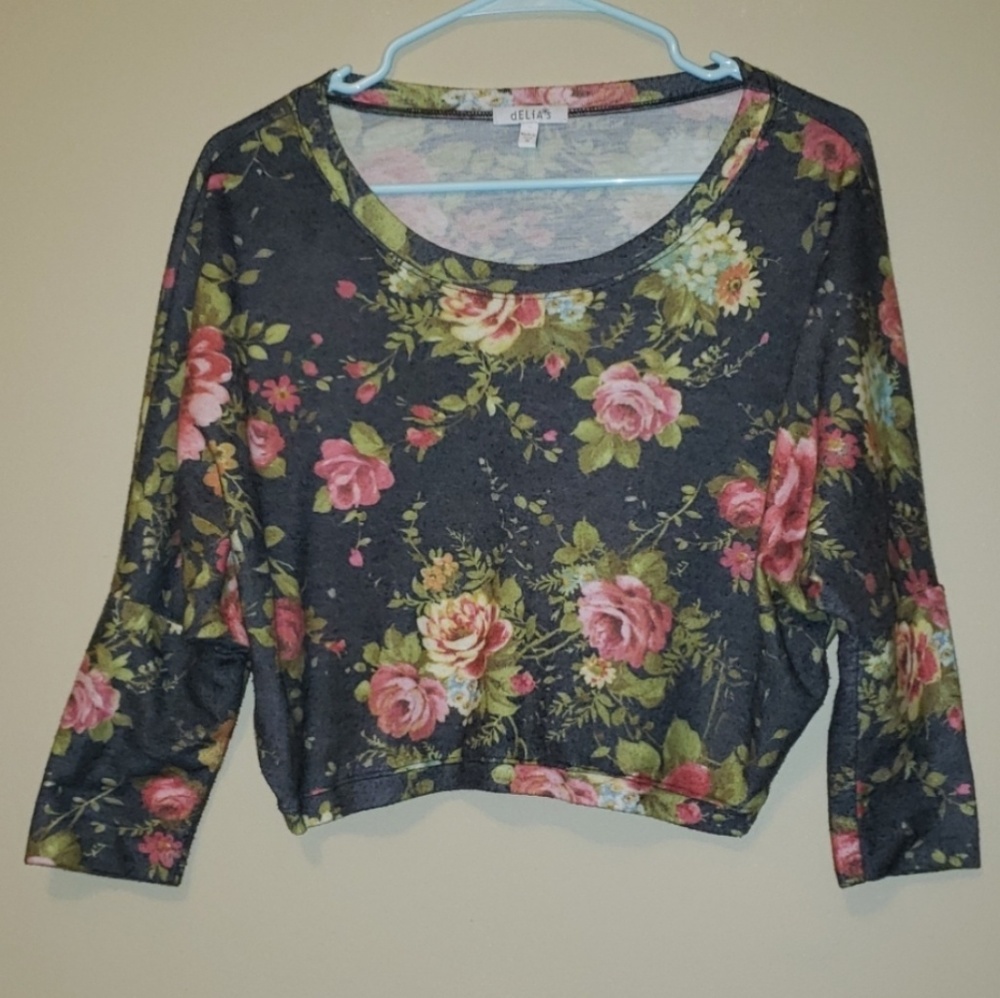 dELiA*S Rose Print Cropped Top - Picture 4 of 6